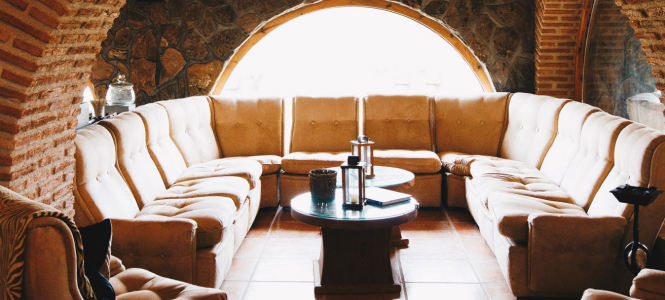 Salón con chimenea